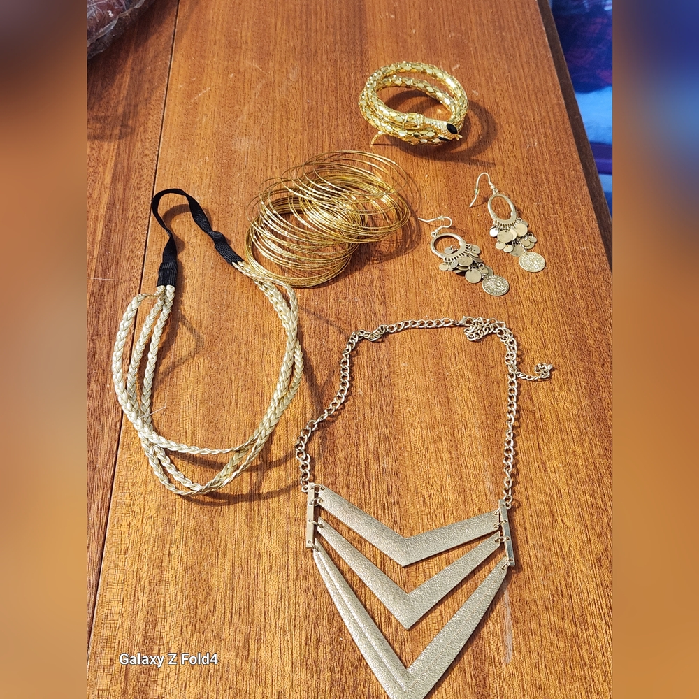 Elegant Gold Jewelry Set for Women 5 Pices